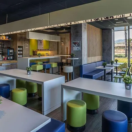 Ibis Budget Aeropuerto Barcelona *